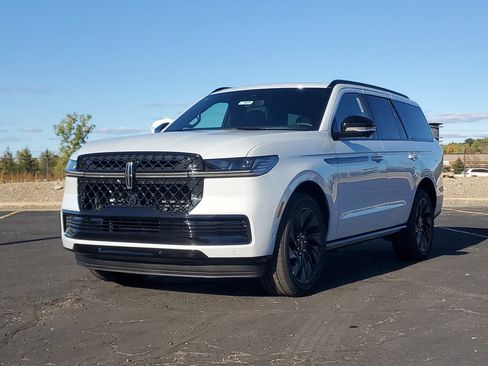 New 2025 Lincoln Navigator Reserve w/ Jet Appearance Package image 2