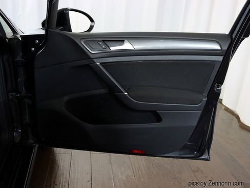 Used 2019 Volkswagen Golf S image 30