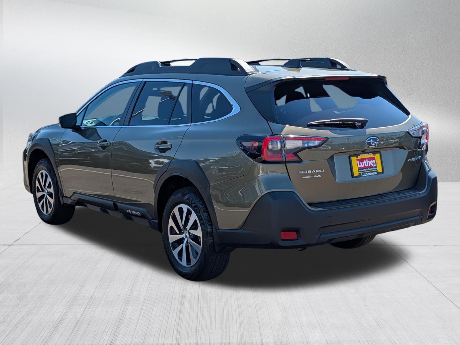 Certified 2025 Subaru Outback Premium AWD/4WD image 5