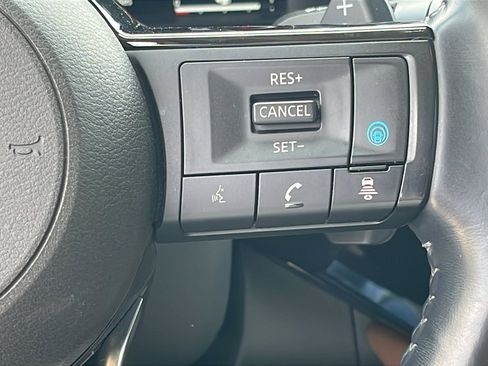 Used 2022 Nissan Pathfinder Platinum w/ Cargo Package FWD image 18