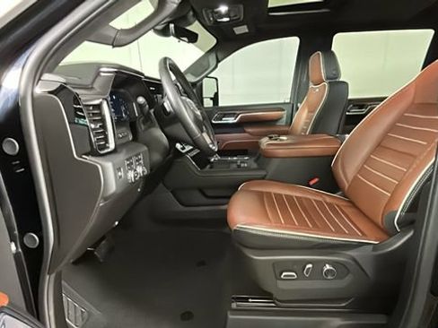 Used 2025 GMC Sierra 3500 Denali Ultimate AWD/4WD image 11