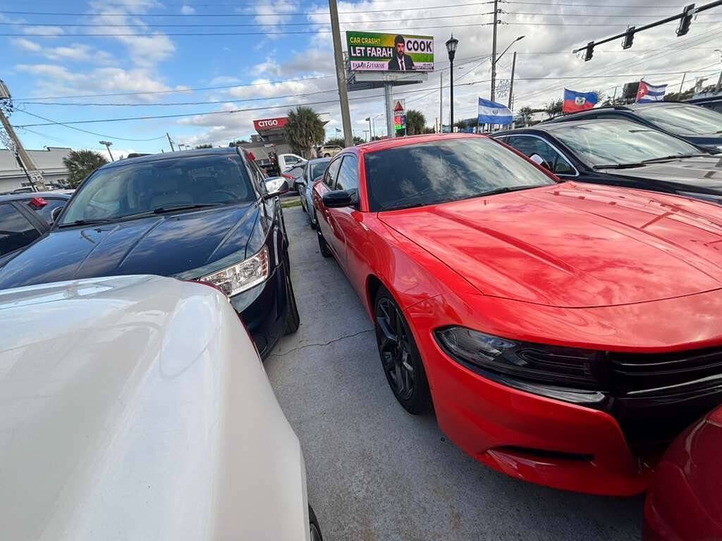 Used 2022 Dodge Charger SXT w/ Blacktop Package RWD image 8