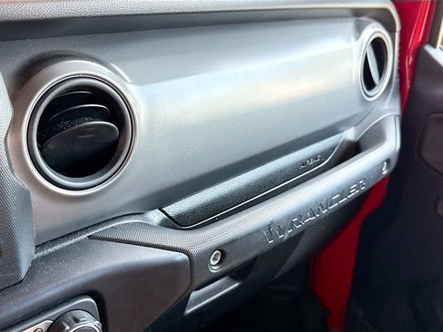 Used 2022 Jeep Wrangler Unlimited Sport AWD/4WD image 22