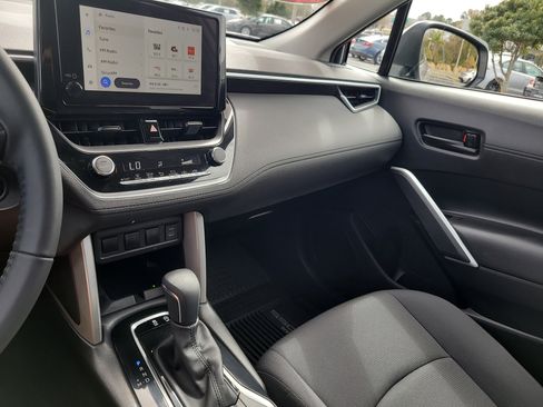 Certified 2024 Toyota Corolla Cross LE image 20