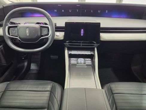 Used 2025 Lincoln Nautilus Reserve AWD/4WD image 9