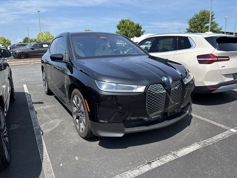 Used 2024 BMW iX xDrive50 w/ Convenience Package AWD/4WD image 6