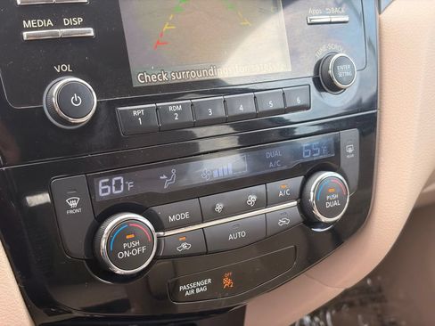 Used 2015 Nissan Rogue SV FWD image 24