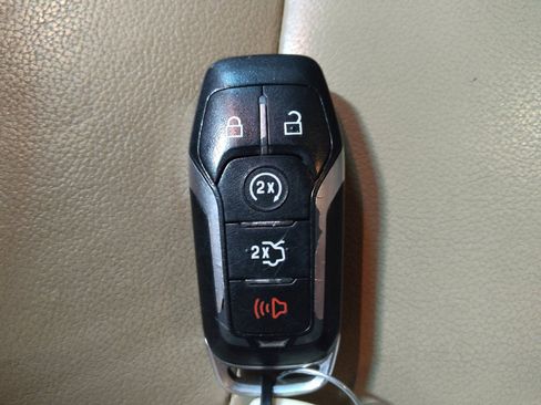 Used 2016 Ford Explorer XLT w/ Equipment Group 202A image 32