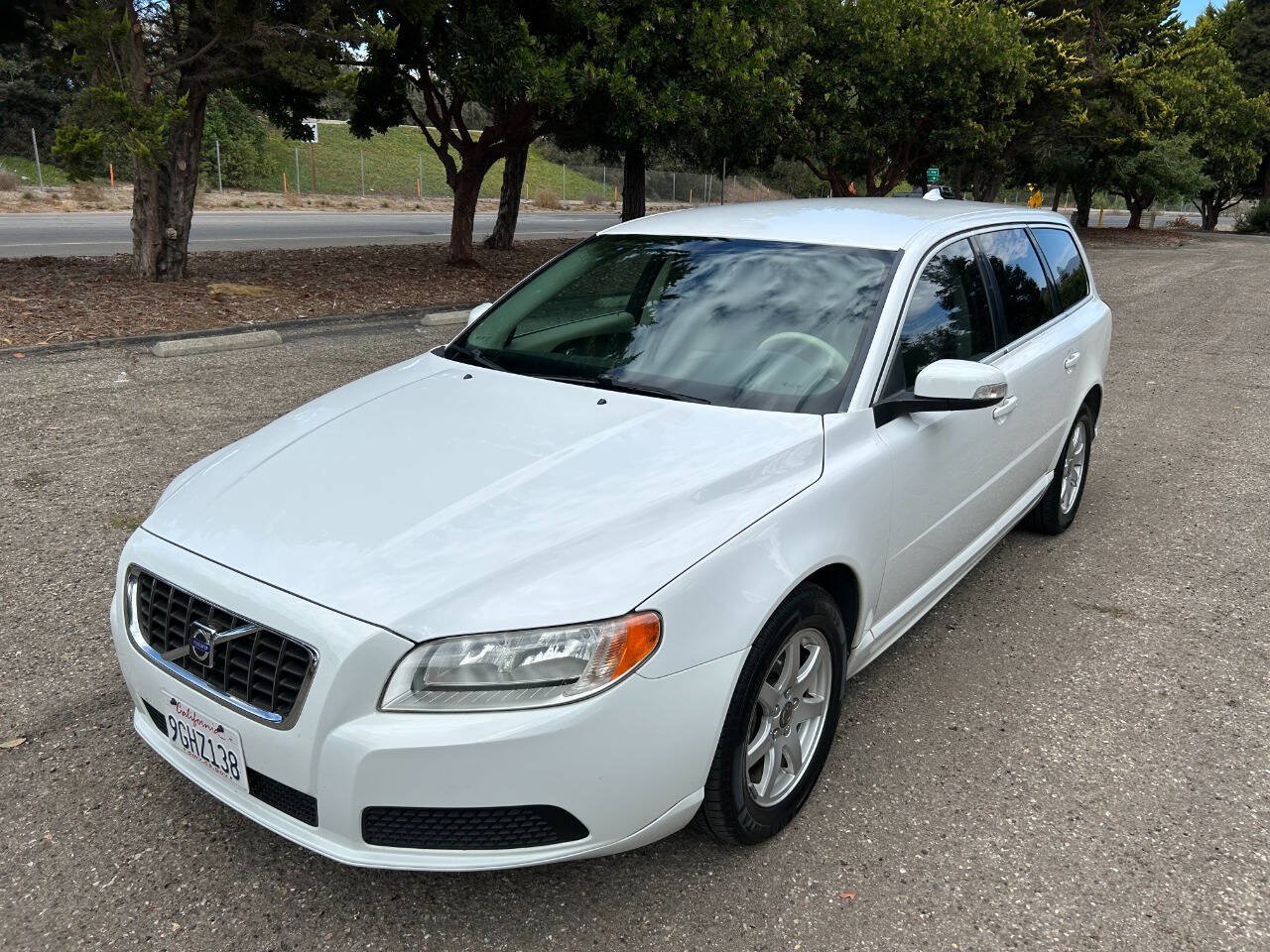 Used 2008 Volvo V70 FWD image 3