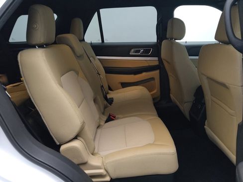 Used 2017 Ford Explorer XLT w/ Equipment Group 201A image 19