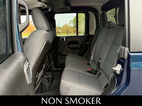 Used 2025 Jeep Gladiator Rubicon w/ Convenience Group image 7