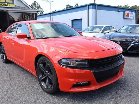 Used 2017 Dodge Charger R/T image 3