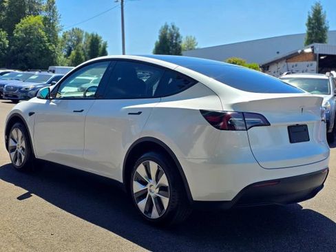 Used 2023 Tesla Model Y Long Range AWD/4WD image 7