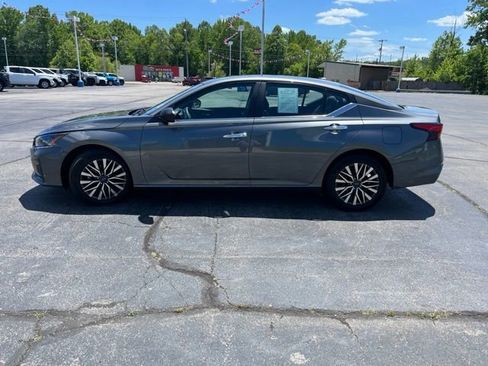 Used 2025 Nissan Altima 2.5 SV FWD image 4