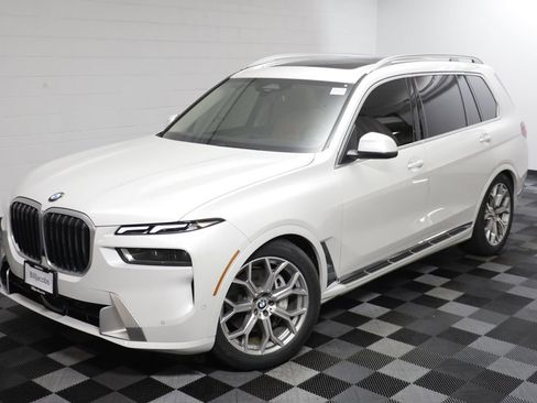 Used 2024 BMW X7 xDrive40i w/ Climate Comfort Package AWD/4WD image 2