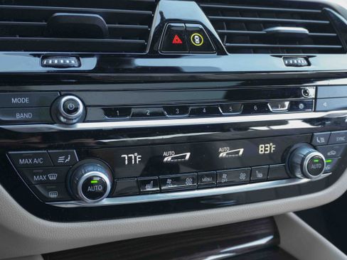 Used 2023 BMW 530e w/ Premium Package image 26