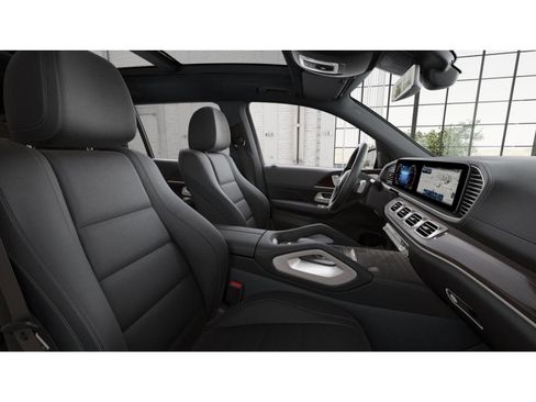 Certified 2025 Mercedes-Benz GLS 450 4MATIC image 4