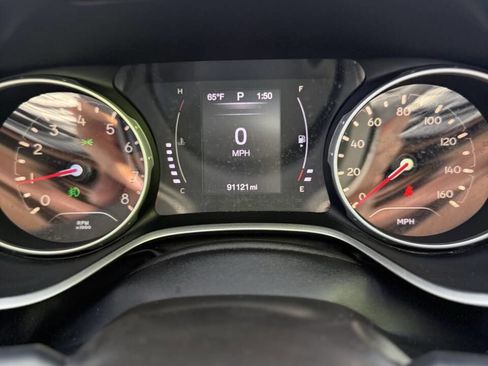Used 2019 Jeep Compass Latitude FWD image 17