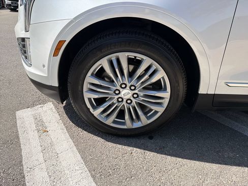 Used 2019 Cadillac XT5 Premium Luxury w/ Driver Assist Package FWD image 18