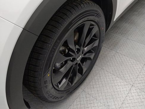 Used 2019 Kia Sorento S FWD image 31