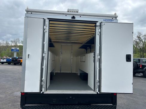 New 2027 Ford E-350 and Econoline 350 Super Duty w/ Interior Upgrade Package RWD image 32
