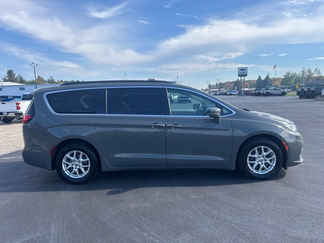 Used 2022 Chrysler Pacifica Touring-L FWD image 8