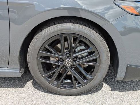 Used 2025 Toyota Camry SE FWD image 11