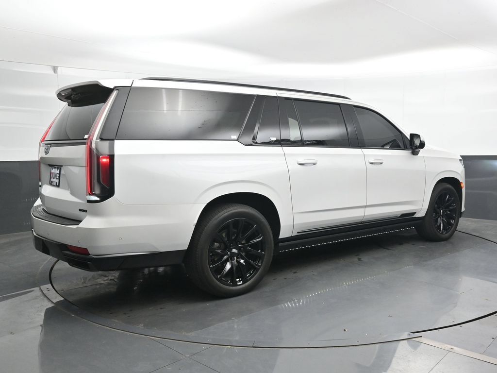 Used 2024 Cadillac Escalade ESV Sport Platinum w/ LPO, ONYX Package AWD/4WD image 3