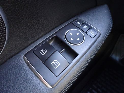 Used 2012 Mercedes-Benz SLK 250 image 21