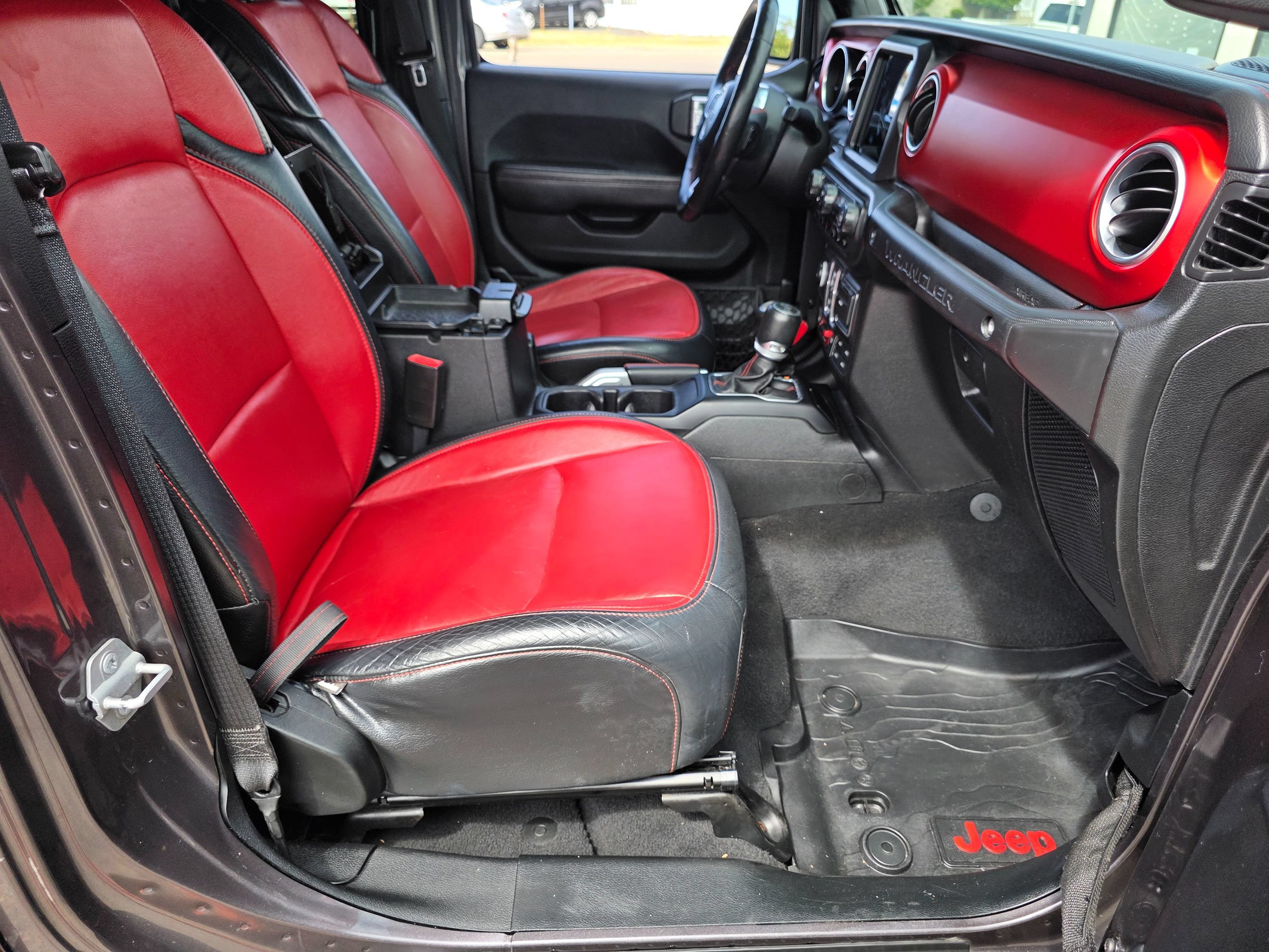 Used 2018 Jeep Wrangler Unlimited Rubicon w/ Dual Top Group AWD/4WD image 12