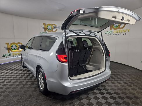 Used 2024 Chrysler Pacifica Touring-L image 32