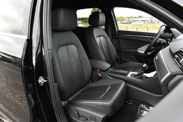 Used 2025 Audi Q3 2.0T Premium AWD/4WD image 19