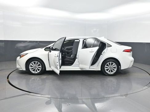 Used 2024 Toyota Corolla LE w/ LE Convenience Package image 12
