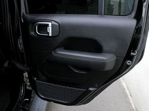 Used 2019 Jeep Wrangler Unlimited Sahara w/ Dual Top Group image 17