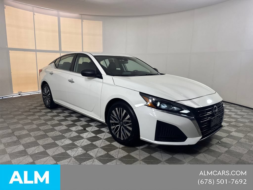 Used 2025 Nissan Altima 2.5 SV FWD image 3