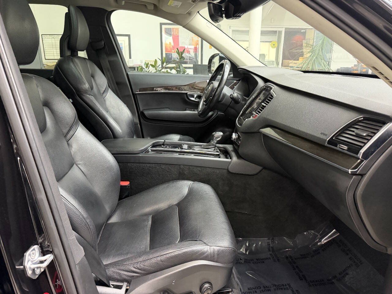 Used 2018 Volvo XC90 T6 Momentum w/ Convenience Package AWD/4WD image 18