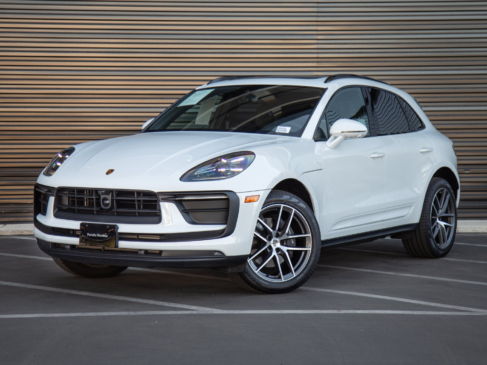 Certified 2026 Porsche Macan AWD/4WD image 1