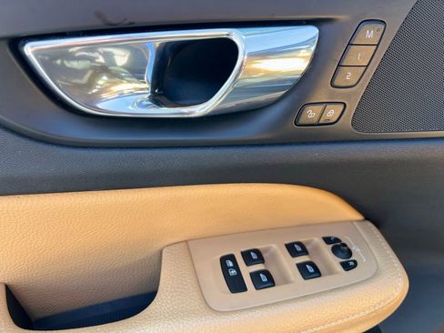 Used 2020 Volvo V60 T5 Cross Country image 27