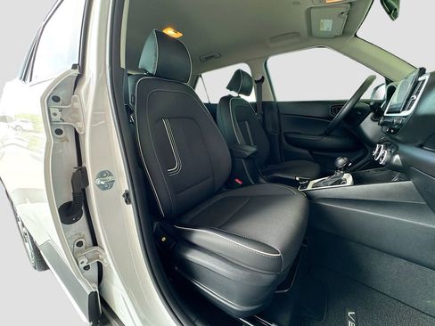Used 2024 Hyundai Venue Limited FWD image 28