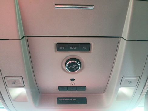 Used 2020 GMC Yukon XL SLT image 34