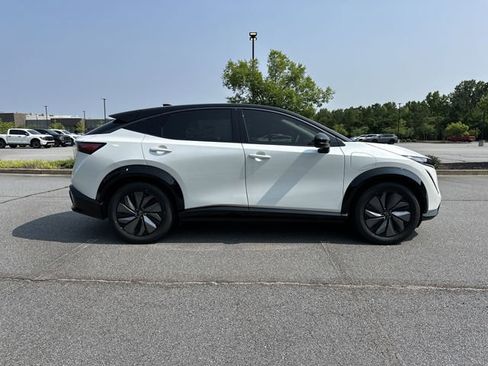 New 2025 Nissan Ariya AWD image 9