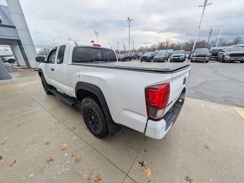 Used 2022 Toyota Tacoma SR image 5