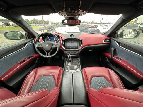Used 2018 Maserati Ghibli S GranLusso RWD image 3