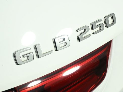 Certified 2025 Mercedes-Benz GLB 250 image 27