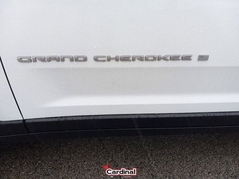 Used 2024 Jeep Grand Cherokee L Laredo image 7