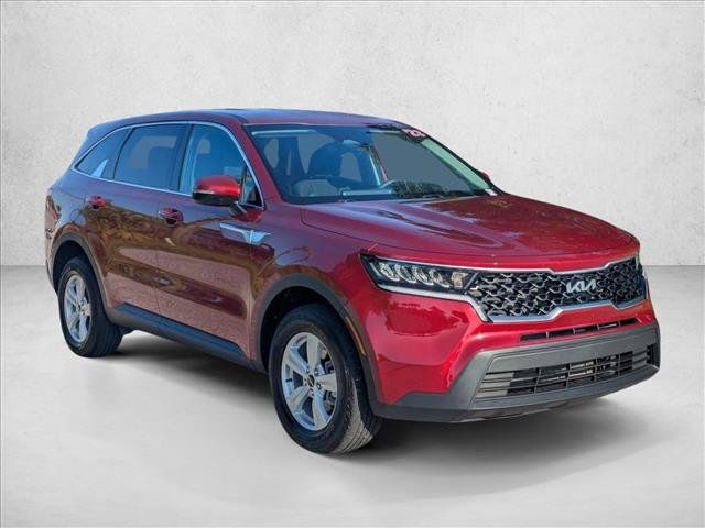 Used 2023 Kia Sorento LX AWD/4WD image 3