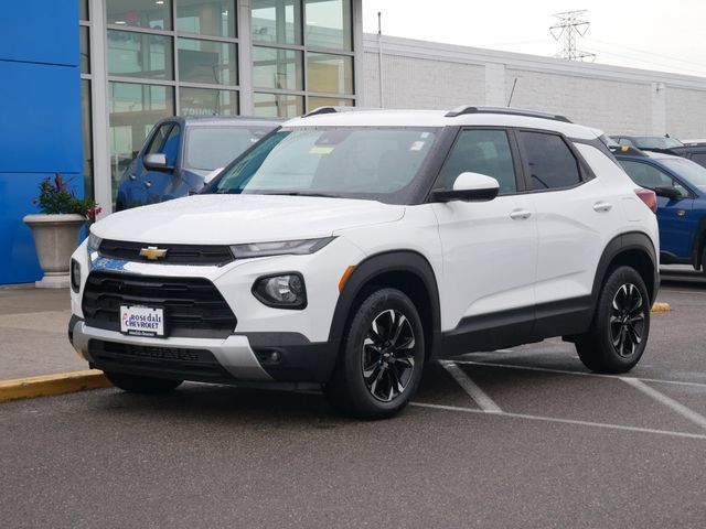 Used 2022 Chevrolet TrailBlazer LT w/ Premium Seating Package AWD/4WD image 2