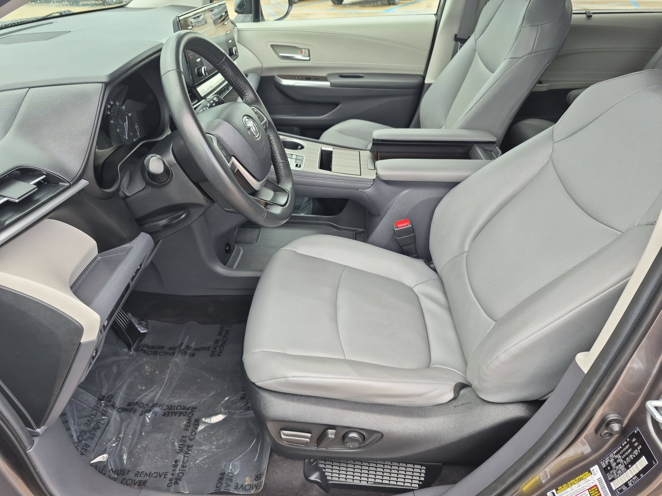 Used 2023 Toyota Sienna XLE AWD/4WD image 11