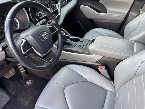 Used 2022 Toyota Highlander XLE image 10