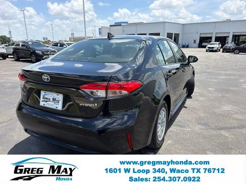 Used 2022 Toyota Corolla LE FWD image 3
